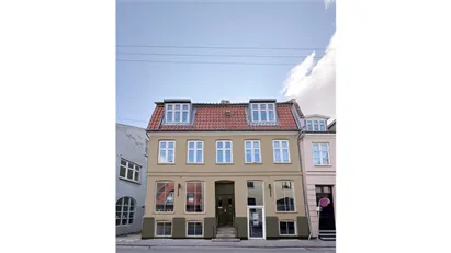 Særdeles velbeliggende erhvervslokale – i det skønne og attraktive Latinerkvarter i Aarhus. Særdeles velbeliggende erhvervslokale – i det skønne og attraktive Latinerkvarter i Aarhus.